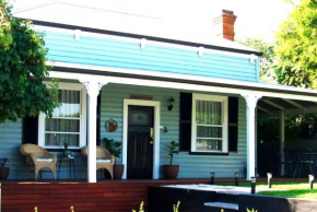 Koala Place - 3 bedroom-kitchen-laundry furnished house with mod-cons